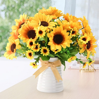Sunflower bouquet in vase